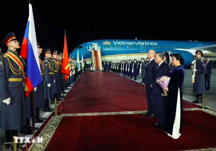Lễ tiễn Tổng Bí thư, Chủ tịch nước Tô Lâm và Phu nhân tại sân bay Vnukovo. Ảnh: TTXVN