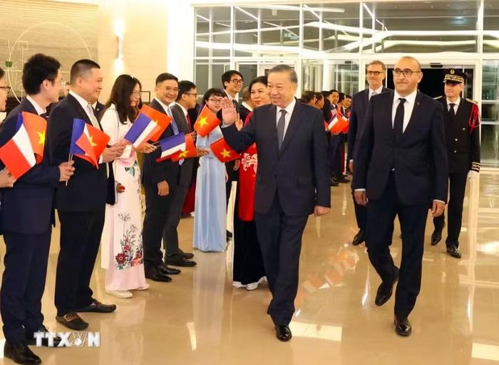 Lễ đón Tổng Bí thư, Chủ tịch nước Tô Lâm và Phu nhân tại sân bay. Ảnh: TTXVN