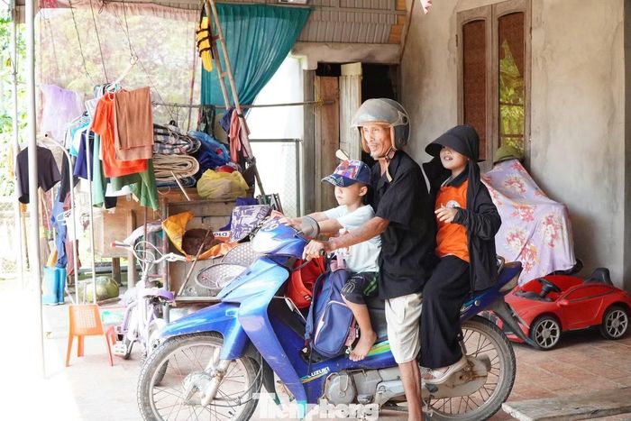 Những ngày tới, cuộc sống của gia đình cô Hiền vốn đã vất vả nay phải đối mặt với nhiều khó khăn hơn. (Ảnh: Phương Thảo).