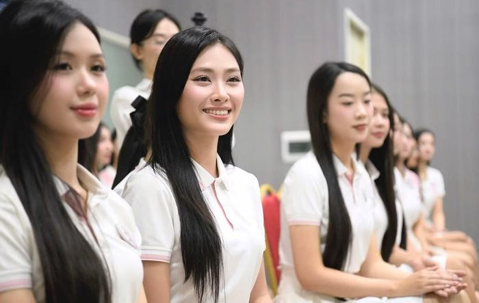 Đỗ Mỹ Linh chia sẻ nhiều kỹ năng cụ thể mà cô từng áp dụng ở cuộc thi Hoa hậu Việt Nam 2016. Nụ cười là một trong những yếu tố được hoa hậu nhắc đi nhắc lại. Theo cô, nụ cười giúp thí sinh ghi điểm trong các hoạt động thường ngày cũng như trên sân khấu.