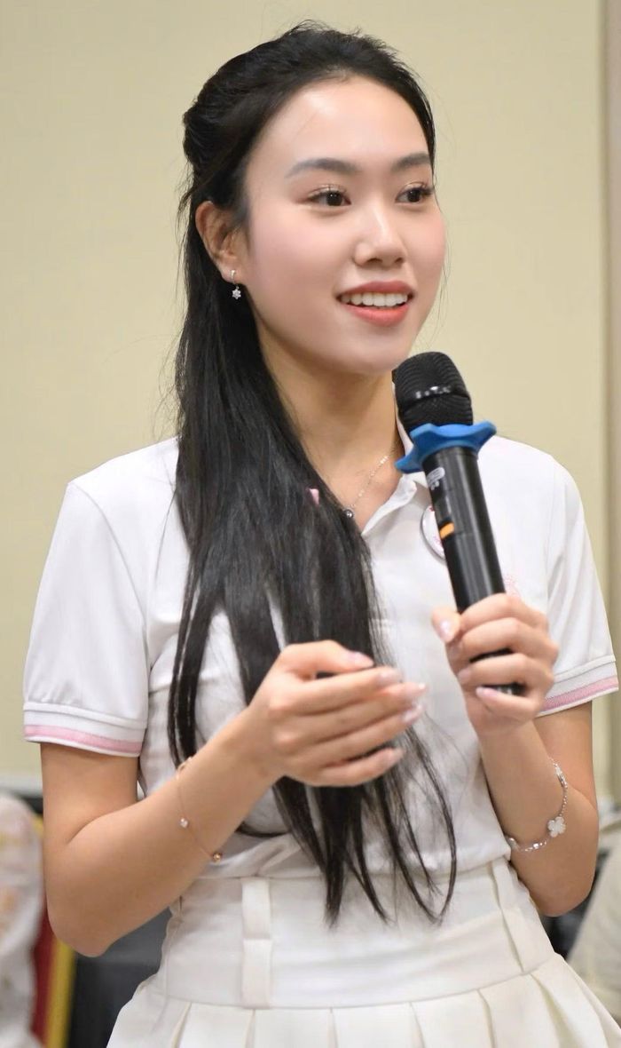 Nhiều thí sinh bày tỏ sự háo hức khi có cơ hội gặp gỡ, trò chuyện với Hoa hậu Đỗ Mỹ Linh. Các cô gái cũng dành cho Đỗ Mỹ Linh nhiều câu hỏi về hành trình của cô ở cuộc thi Hoa hậu Việt Nam 2016, cũng như cách để giữ được năng lượng và sự rạng rỡ trong suốt hành trình tham gia Hoa hậu Việt Nam.