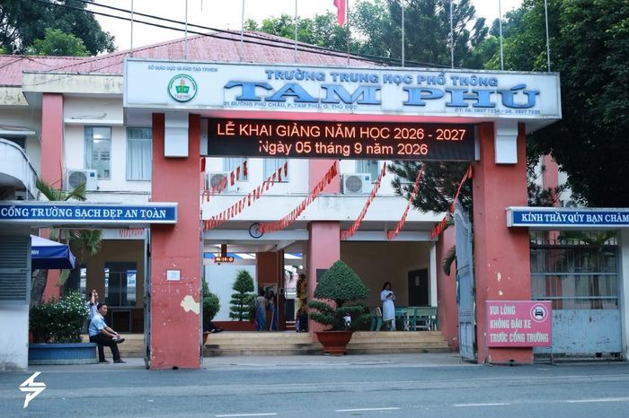 Trường THPT Tam Phú.
