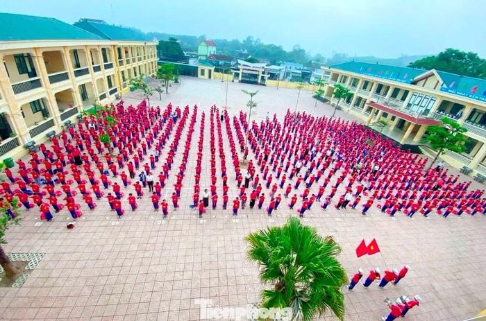 Phân hiệu và điểm trường chính Tiểu học Quỳnh Tam được xây dựng khang trang.
