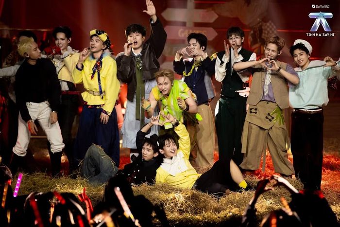Lần đầu concert của Say hi không có MC, các nghệ sĩ tự kết nối tiết mục và giao lưu khán giả.