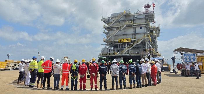 Một trong bốn trạm biến áp thuộc Dự án Baltica 2 trong quá trình hạ thủy xuống xà lan, chuẩn bị bàn giao cho chủ đầu tư.