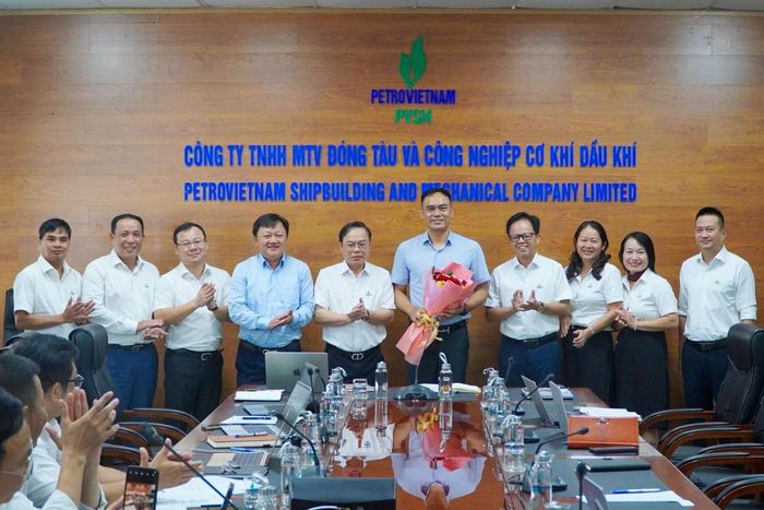 Ban Lãnh đạo PVSM chúc mừng tân Thành viên HĐTV Vũ Chí Cường.