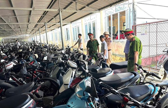 Kiểm tra phương tiện tại nhà gửi xe của trường học