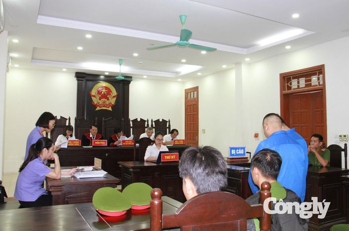 Quang cảnh phiên tòa.