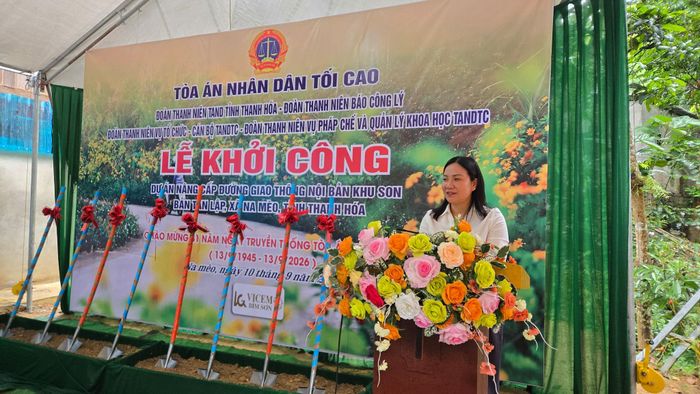 Bà Hà Thị Tuyến Bí thư xã Na Mèo phát biểu tại buổi lễ.