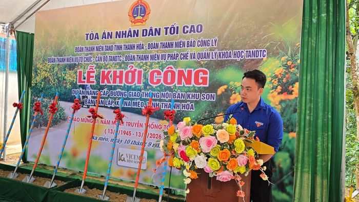 Đại diện Đoàn Thanh niên TAND tỉnh Thanh Hóa phát biểu tại buổi lễ.