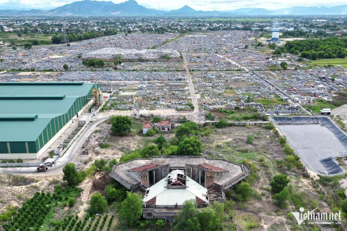 Từng được kỳ vọng góp phần giảm áp lực về quỹ đất mai táng tại Hội An, dự án nay bị bỏ hoang, gây lãng phí quỹ đất và nguồn lực đã đầu tư.