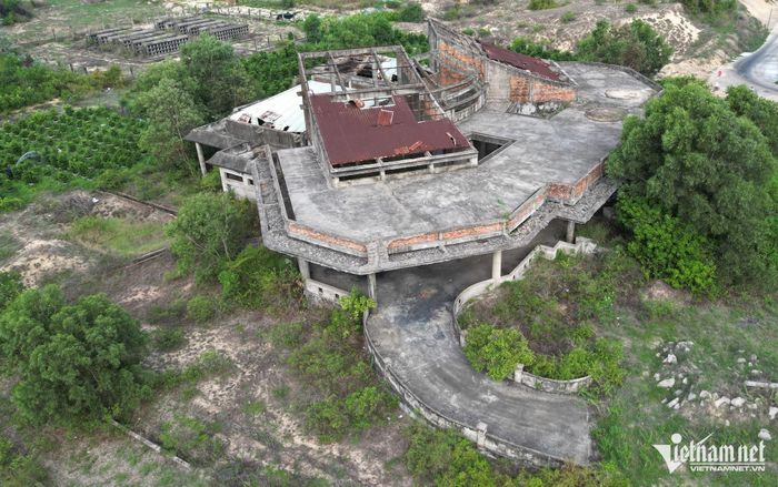 Dự án đã đầu tư nhiều hạng mục như khối nhà chính, nhà văn phòng, kho lưu tro cốt, nhà bảo vệ, hệ thống hạ tầng kỹ thuật, sân đường nội bộ và trạm biến áp.