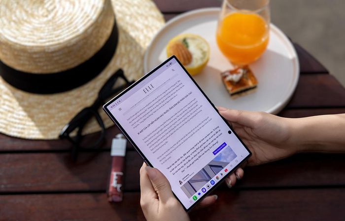Samsung lại có lợi thế khi thử nghiệm những cách sử dụng mới trên màn hình gập và tận dụng hệ sinh thái Google.