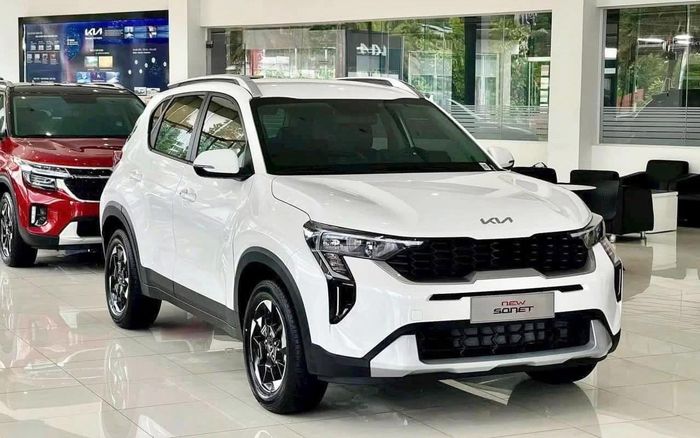 KIA Sonet bản tiêu chuẩn đang có giá dưới 450 triệu đồng tại đại lý. Ảnh: THACO