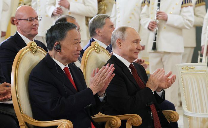 Tổng Bí thư, Chủ tịch nước Tô Lâm và Tổng thống Liên bang Nga Vladimir Putin tại lễ trao tặng. Ảnh: Điện Kremlin
