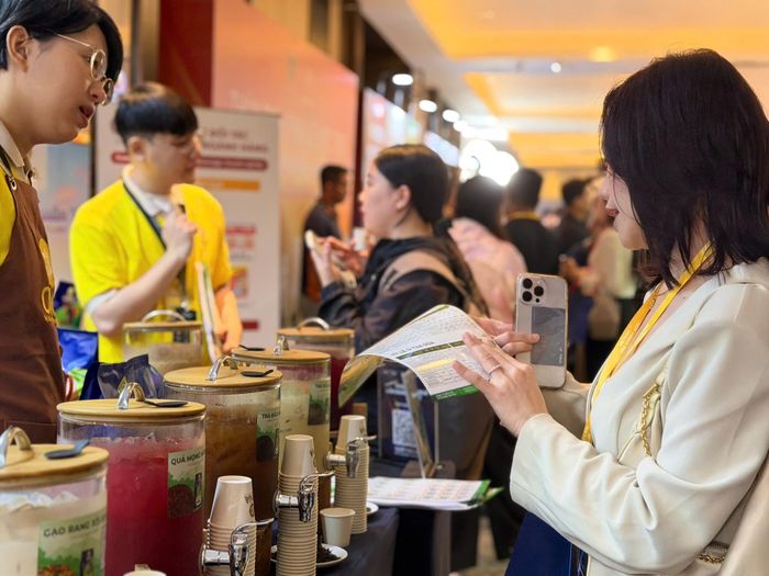 “Doanh thu F&B nửa đầu năm được hỗ trợ bởi mùa Tết và nhu cầu tiêu dùng dịp lễ, hội. Ảnh: Thu Hà