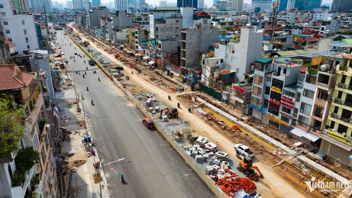 Nút giao Láng Hạ - Giảng Võ - La Thành được điều chỉnh giao thông từ 23h ngày 11/9 để phục vụ thi công cầu vượt Vành đai 1. Ảnh: Thạch Thảo.