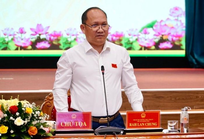 Chủ tịch HĐND tỉnh Gia Lai Rah Lan Chung phát biểu tại phiên giải trình, chất vấn. Ảnh: Ngọc Minh