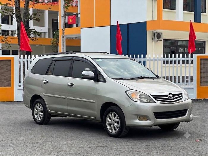 Toyota Innova G 2007 giá hơn 100 triệu đồng. Ảnh: Lê Cương