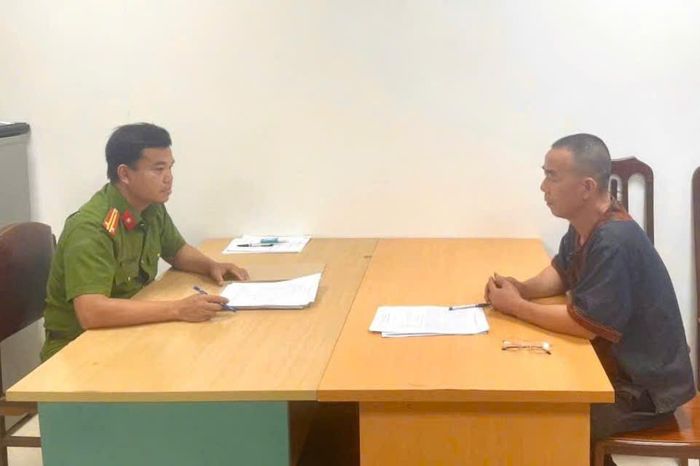 Cơ quan CSĐT Công an tỉnh Phú Thọ làm việc với bị can Lê Hồng Quân. Ảnh: CACC