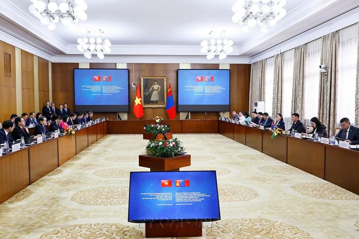 Chủ tịch Quốc hội Trần Thanh Mẫn hội đàm với Chủ tịch Quốc hội Mông Cổ Sandag Byambatsogt. Ảnh: TTXVN
