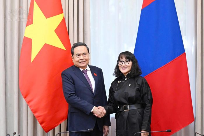 Chủ tịch Quốc hội Trần Thanh Mẫn tiếp Chủ tịch Nhóm Nghị sĩ hữu nghị Mông Cổ - Việt Nam J. Bayarmaa. Ảnh: Media QH