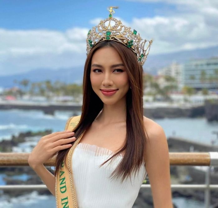 Hoa hậu Nguyễn Thúc Thùy Tiên bị tuyên án 2 năm tù vì tội "Lừa dối khách hàng" liên quan đến vụ quảng cáo và bán sản phẩm kẹo rau củ sai sự thật.