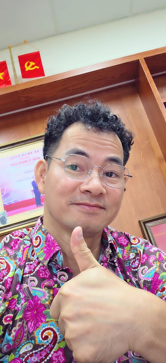 Cục trưởng, NSND Xuân Bắc làm thơ về công vụ: "Bộ đang rất nhiều việc/ Lãnh đạo rất sát sao/ "Đết - lai" (deadline - hạn chót) dày như núi/ Tinh thần càng phải cao!".
