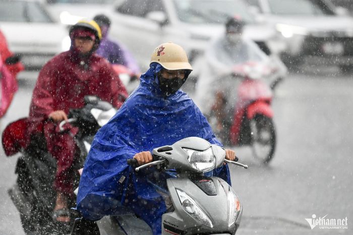 Ảnh hưởng không khí lạnh, miền Bắc và Trung Bộ mưa lớn. Ảnh: Hoàng Minh