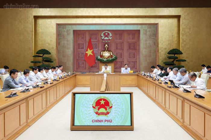 Thủ tướng yêu cầu lấy ý kiến rộng rãi, thực chất các đối tượng chịu tác động, kèm theo giải thích chính sách để người dân, doanh nghiệp hiểu đúng, không để có cách hiểu khác nhau. Ảnh: VGP