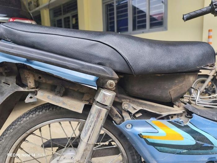 Chiếc xe của anh Then bị Thiện và Lộc chém hư hỏng. (Ảnh:CA)
