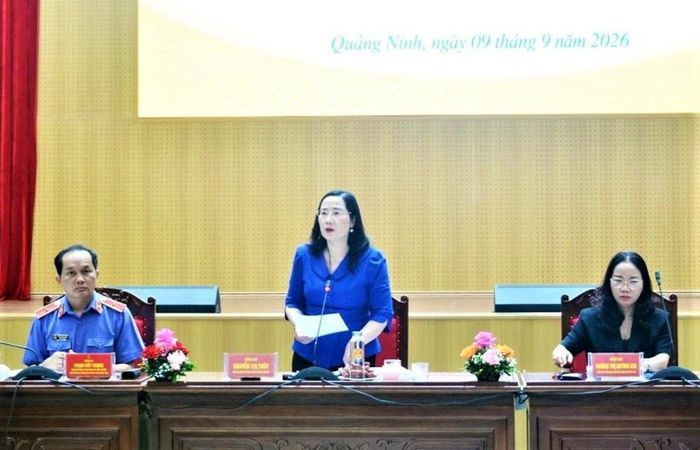 Đồng chí Nguyễn Thị Thủy, Phó Chủ nhiệm Ủy ban Pháp luật và Tư pháp Quốc hội phát biểu khai mạc hội nghị,