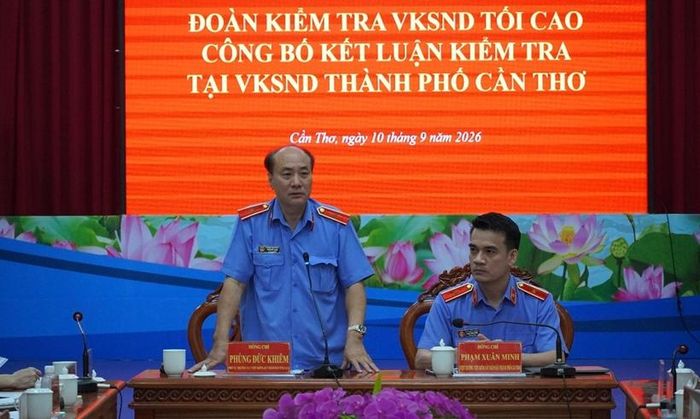  Đồng chí Phùng Đức Khiêm, Phó Vụ trưởng Vụ 2, VKSND tối cao, Phó Trưởng đoàn kiểm tra, phát biểu tại buổi làm việc