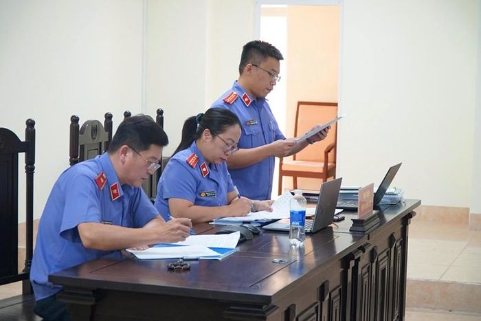 Đại diện Viện kiểm sát thực hành quyền công tố tại phiên tòa.