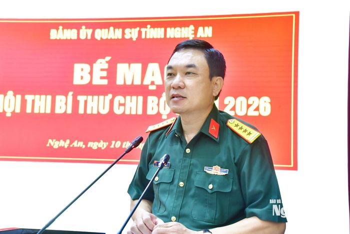 Đại tá Nguyễn Văn An - Ủy viên Ban Chấp hành Đảng bộ tỉnh, Phó Bí thư Thường trực Đảng ủy, Chính ủy Bộ Chỉ huy Quân sự tỉnh phát biểu bế mạc hội thi. Ảnh: Trọng Kiên