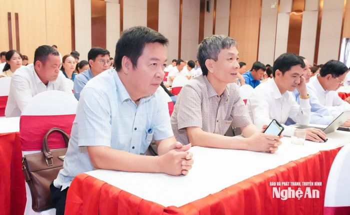 Cán bộ cấp ủy và Ủy ban Kiểm tra cơ sở tham gia hội nghị. Ảnh: Mai Hoa