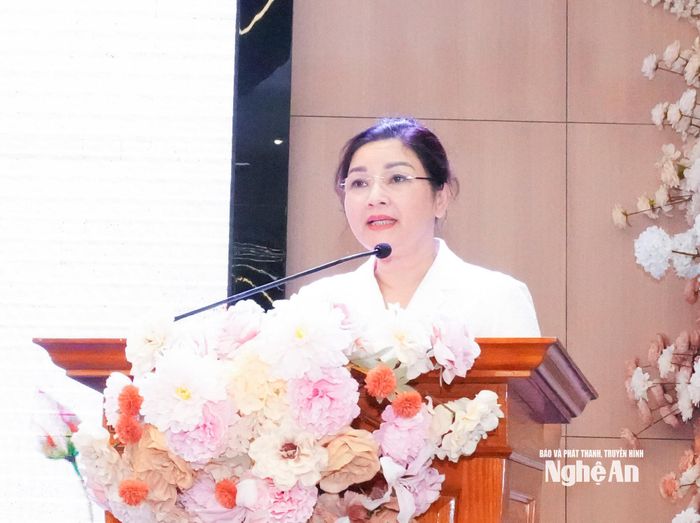 Đồng chí Nguyễn Thị Hồng Hoa - Ủy viên Ban Thường vụ Tỉnh ủy, Chủ nhiệm Ủy ban Kiểm tra Tỉnh ủy phát biểu bế mạc hội nghị. Ảnh: Mai Hoa