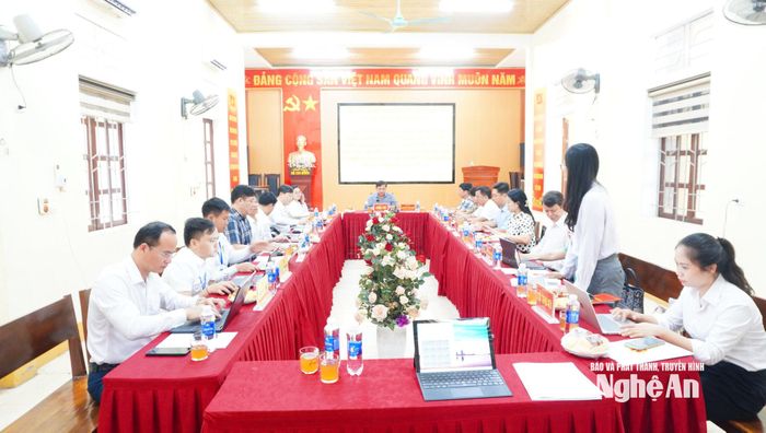 Toàn cảnh buổi làm việc. Ảnh: Phan Trung Tú