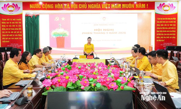 Đồng chí Võ Thị Minh Sinh - Phó Bí thư Tỉnh ủy, Chủ tịch Ủy ban MTTQ tỉnh, Ban Thường trực Ủy ban MTTQ Việt Nam tỉnh tổ chức hội nghị. Ảnh: TL