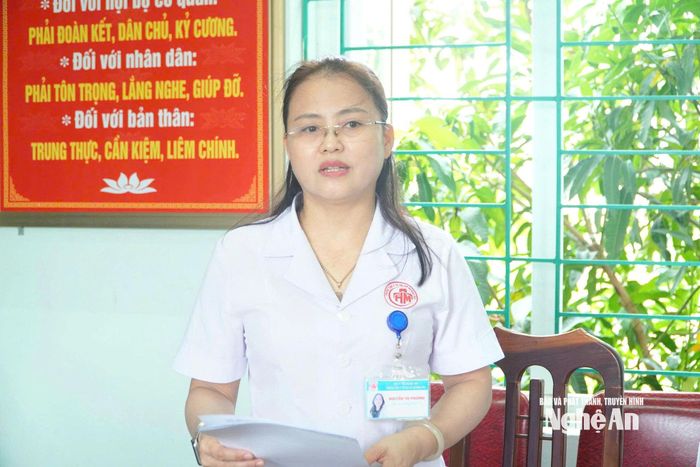 Trạm trưởng Trạm Y tế Quỳnh Dị, phường Tân Mai nêu lên những khó khăn về nguồn nhân lực, cơ sở vật chất. Ảnh: Nguyễn Thị Vân