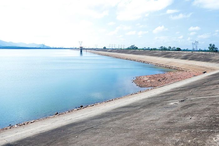  Mực nước hồ Bộc Nguyên đang ở cao trình 17,2/20m, tương đương dung tích 14,33/24 triệu m3. 