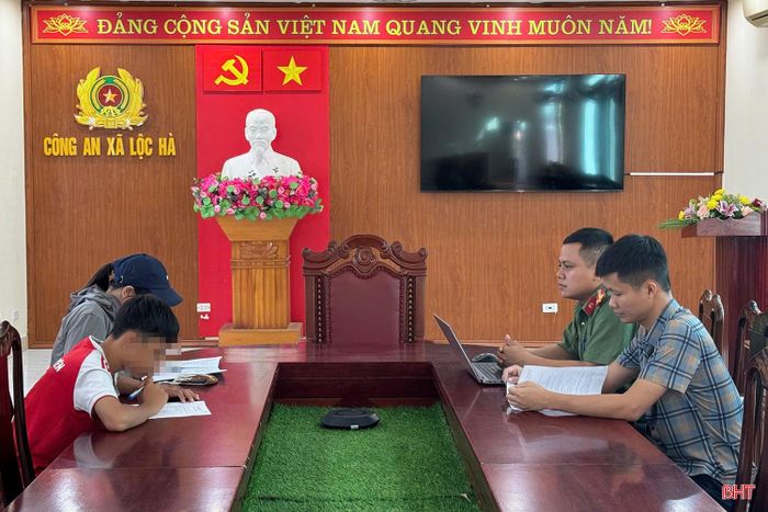 Công an xã Lộc Hà phối hợp xử lý các trường hợp gọi điện vào Tổng đài 115.