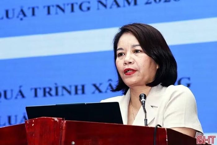 Tiến sĩ, Chuyên viên cao cấp Nguyễn Thị Định - Trưởng phòng Tín ngưỡng và Tôn giáo khác, Ban Tôn giáo Chính phủ quán triệt các nội dung cơ bản của Luật Tín ngưỡng, tôn giáo 2026.