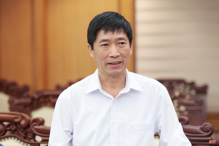  Đồng chí Trần Đắc Thắng - Phó Vụ trưởng Vụ địa phương I, Văn phòng Trung ương Đảng tham gia ý kiến. 