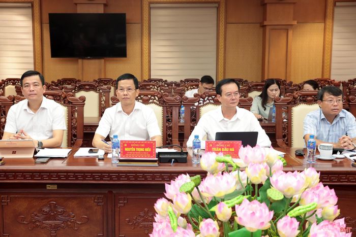 Các đồng chí Ủy viên BTV Tỉnh ủy tham dự hội nghị.