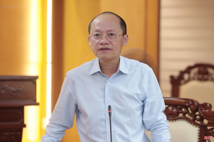 Đồng chí Nguyễn Hồng Lĩnh - Phó Bí thư Thường trực Tỉnh ủy, Chủ tịch HĐND tỉnh tham gia ý kiến tại hội nghị.