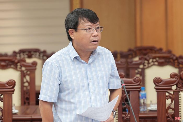 Đồng chí Dương Tất Thắng - Ủy viên BTV Tỉnh ủy, Phó Chủ tịch Thường trực HĐND tỉnh tham gia ý kiến.