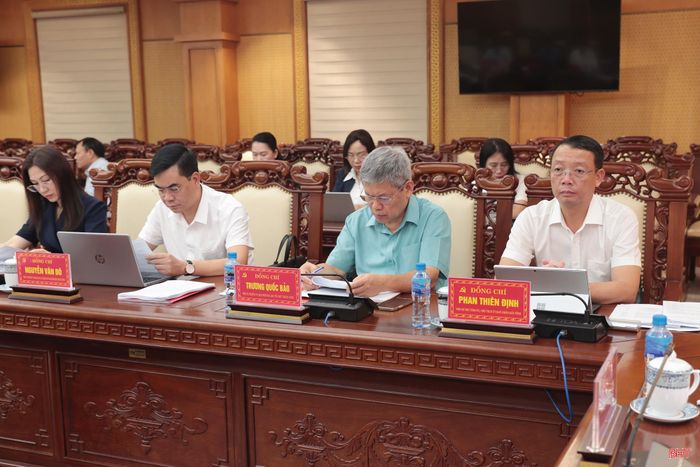 Đồng chí Phan Thiên Định - Phó Bí thư Tỉnh ủy, Chủ tịch UBND tỉnh và đại diện các ban Đảng Trung ương dự hội nghị.