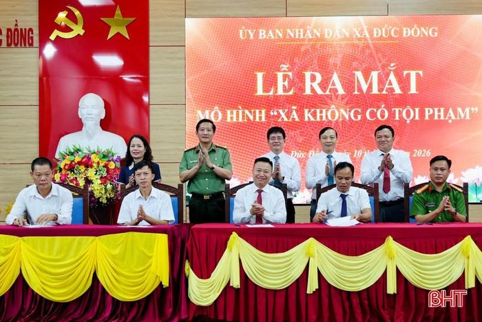 Các tổ chức đoàn thể ký cam kết thực hiện mô hình "xã không có tội phạm".