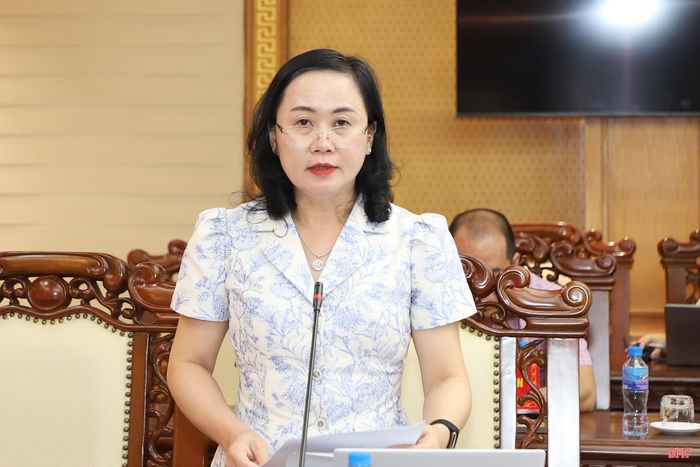 Đồng chí Trương Thanh Huyền - Ủy viên BTV, Trưởng ban Tổ chức Tỉnh ủy báo cáo các nội dung liên quan.